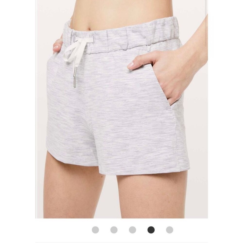 Lululemon On The Fly Short 2.5" 6 / Small
Wee Are From Space Nimbus Battleship